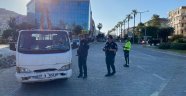 Alanya’da polis denetim yapıyor! Yasağa uymayanlara ceza kesiliyor