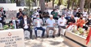 Alanya’da Ülkücüler’den bayram sabahı şehitliğe ziyaret